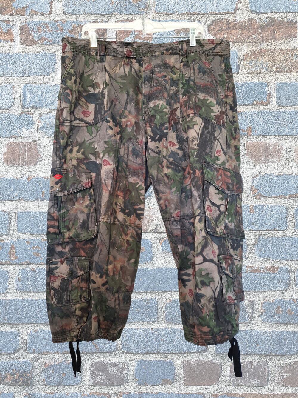 Girlie Girl Camo Pants XL with Red Lip Design Eight Pockets